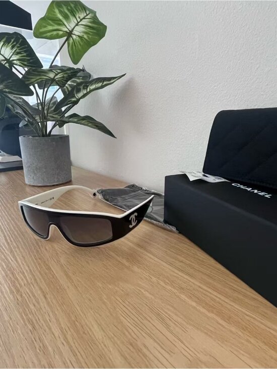CHANEL Black White Rectangle CC Logo Wrap Sunglasses main image 8
